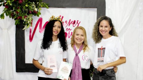 Investidura marca sábado missionário da Mulher Adventista em Goiás