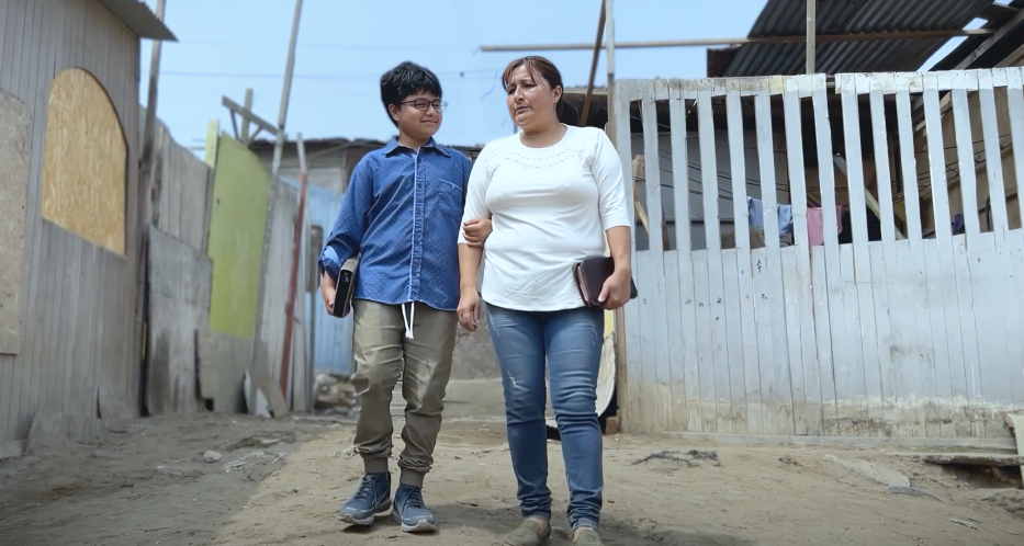 Um menino e sua mãe encontraram sua vocação missionária graças ao projeto Evangelismo Kids 