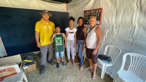 Desbravadores recebem comunidade em mega acampamento e apresentam atividades de camping