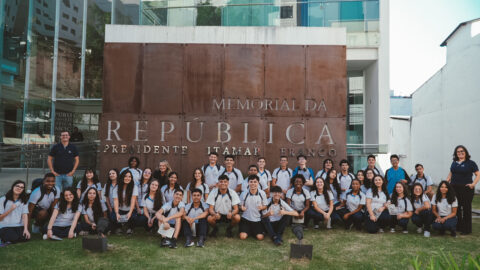 Estudantes Visitam Exposição Permanente sobre o Plano Real em Juiz de Fora