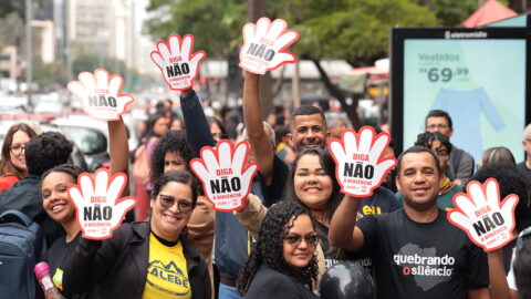 Passeata contra o abuso infantil reúne 20 mil pessoas na Avenida Paulista