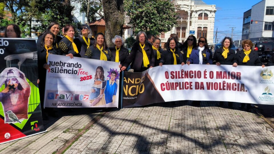 Igrejas Adventistas do centro do RS fazem campanha "Quebrando o Silêncio". O foco deste ano foi a violência infantil. Mobilização intensa visou conscientização e prevenção.