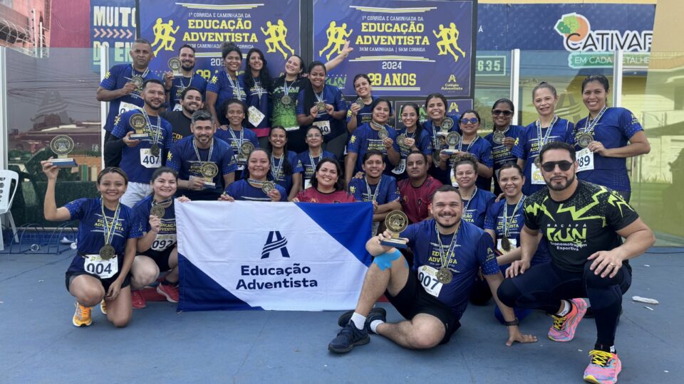 Famílias e atletas participando da 1ª corrida e caminhada da educação