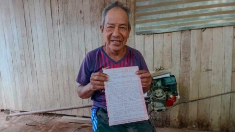 Homem copiava Lição da Escola Sabatina à mão para ensinar comunidade da selva peruana