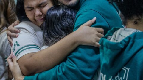 Despedida especial marca último dia de aula  regular de estudantes