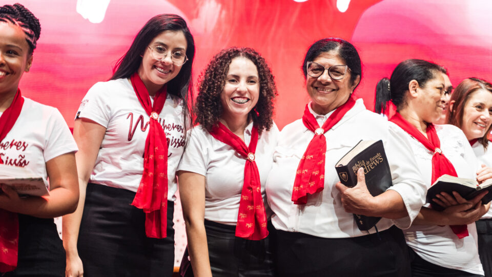 Líderes foram investidas em Celebração do Ministério da Mulher  (Foto: Matheus Miranda)