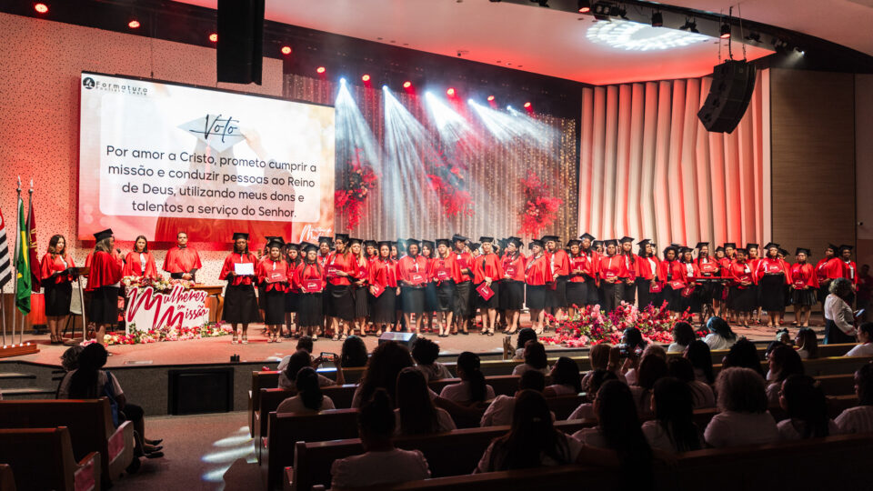 89 mulheres receberam o diploma de formatura de curso de liderança feminina (Fotos: Matheus Miranda)