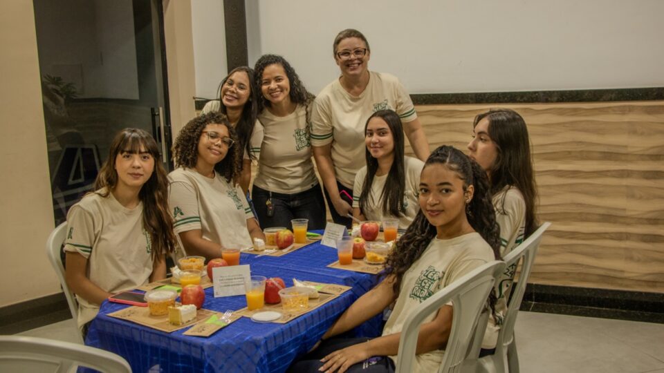 Café da manhã especial proporcionou momentos de interação entre estudantes. Foto: Reprodução