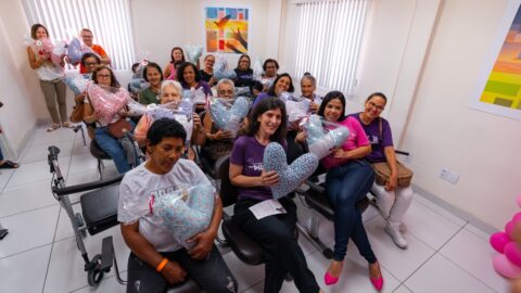 'Almofadas do Coração': projeto ajuda mulheres com câncer de mama no sul do Rio