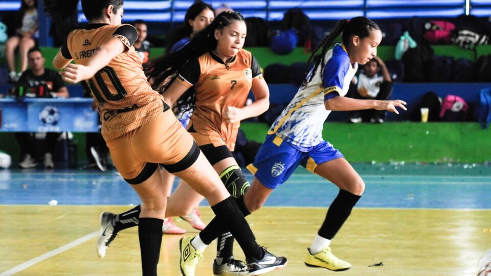 Alunos participando das atividades esportivas (Foto: Mateus Magalhães)