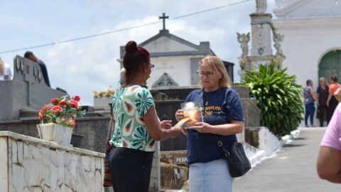 Adventistas oferecem orações e mensagens de esperança para pessoas enlutadas