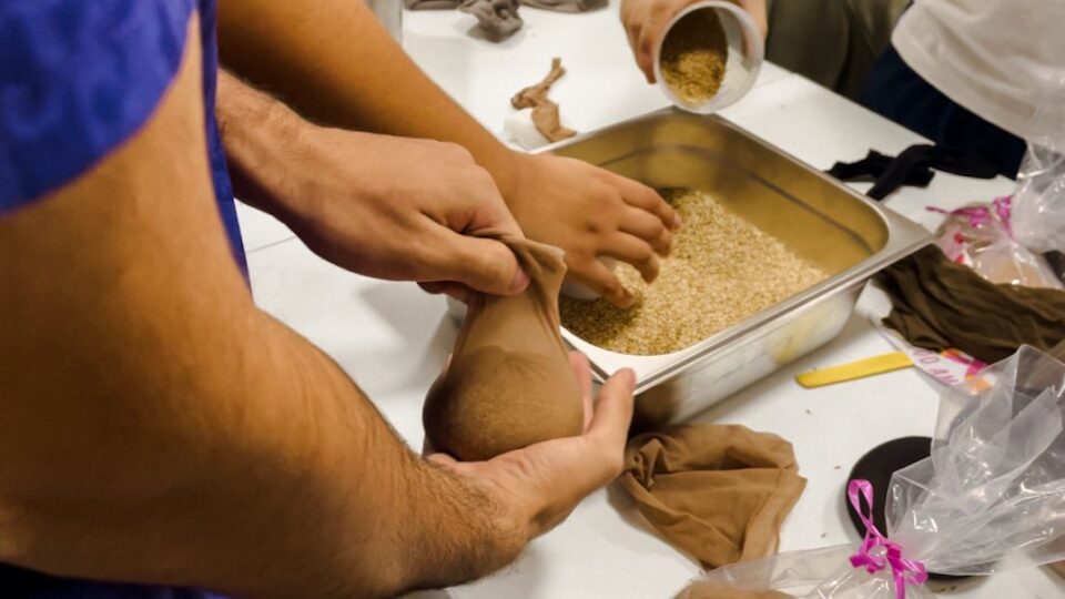 Alunos produziram dois tipos de mamas de alpiste, algumas pesam 250g e outras 500g (Foto: Isabella Anunciação)