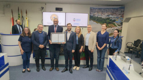 Escola Adventista de Tubarão recebe homenagem da Câmara de Vereadores