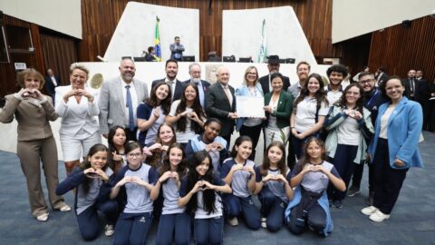 Colégio Adventista Pinhais é homenageado com menção honrosa na Assembleia Legislativa do Paraná