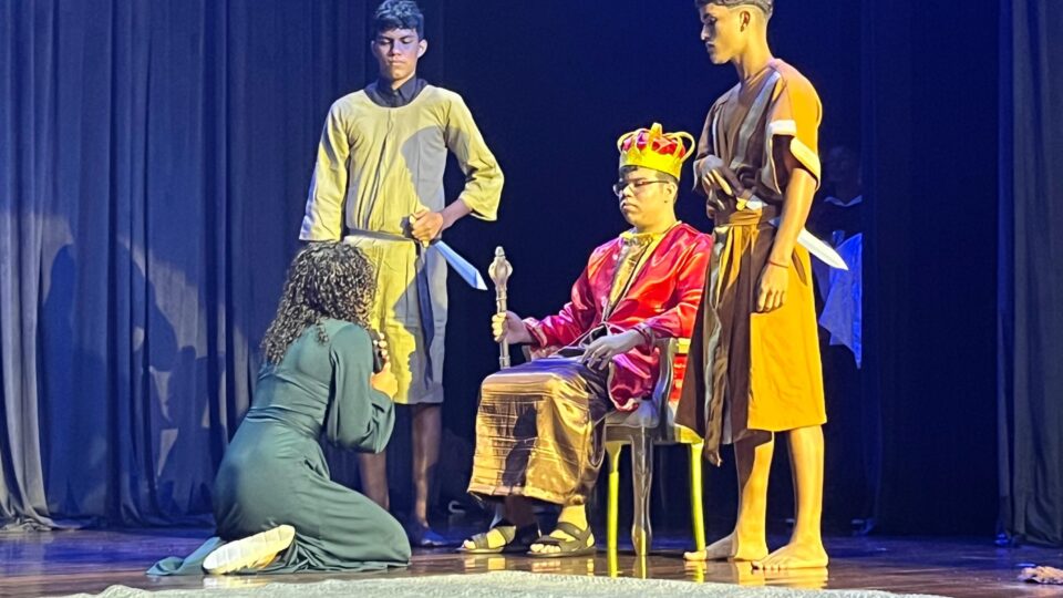 Reflexão e aprendizado em noite literária (Foto: Educação Adventista)