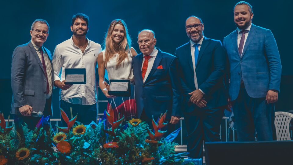 Homenagem ao Dr. Milton Afonso e família por abençoarem vidas e fortalecerem a obra de Deus (Foto: Thalles Paixão)