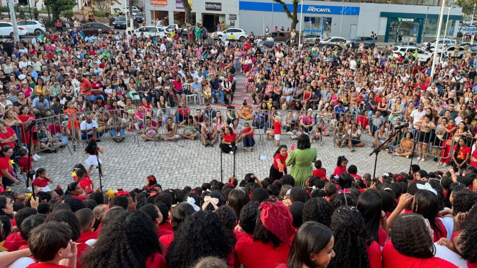 Centenas de pessoas assistiram a apresentação em Ilheus Foto: Lara Maderi