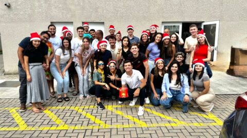 "Deus existe": uma campanha que transformou o Natal de uma comunidade no Paraná