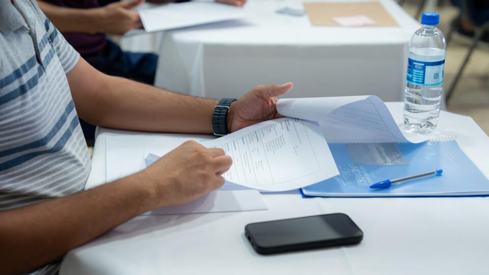 Os pastores analisaram seus exames com a ajuda dos palestrantes convidados. (Foto: Daniel Kevin)