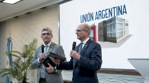 Igreja Adventista reinaugura sede na Argentina com a presença do pastor Ted Wilson