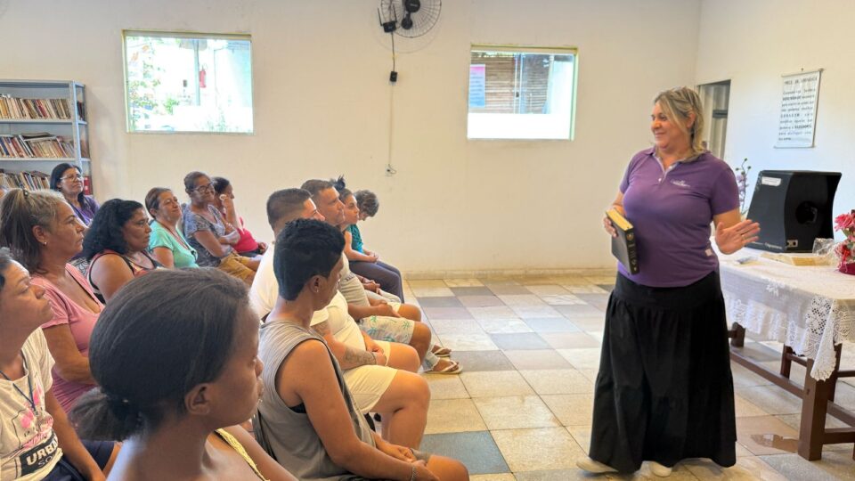 Ação Mulher promove visita em uma clínica de recuperação para mulheres