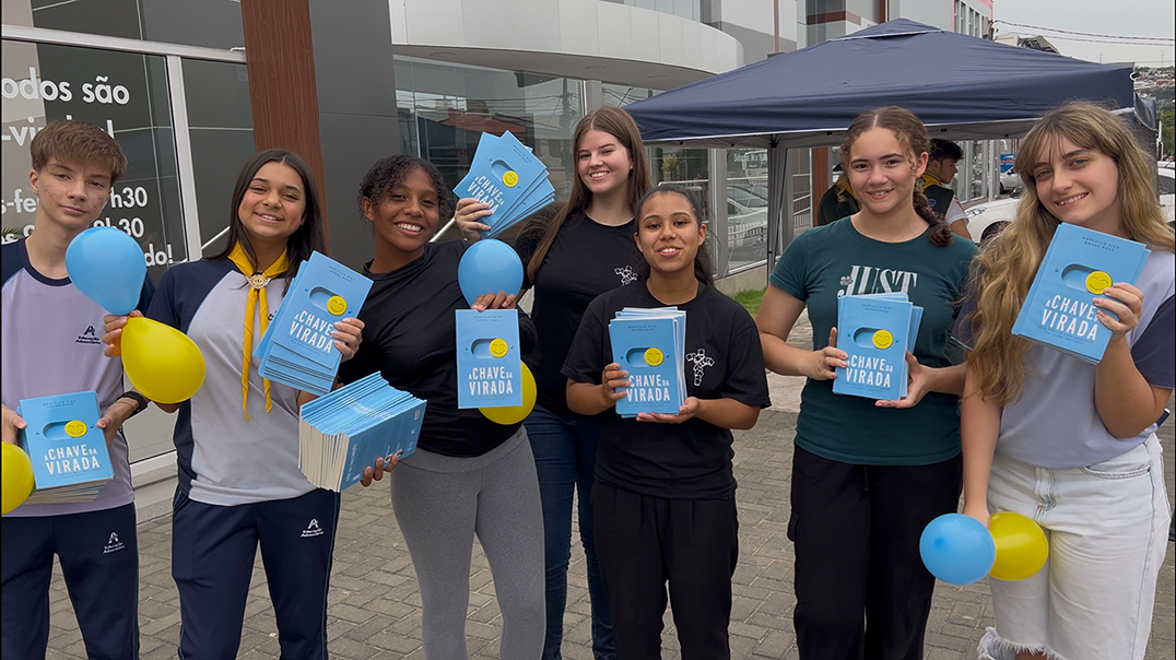 Impacto Esperança: Colégio Adventista de Porto Alegre distribui livros e ganha destaque em mídia local