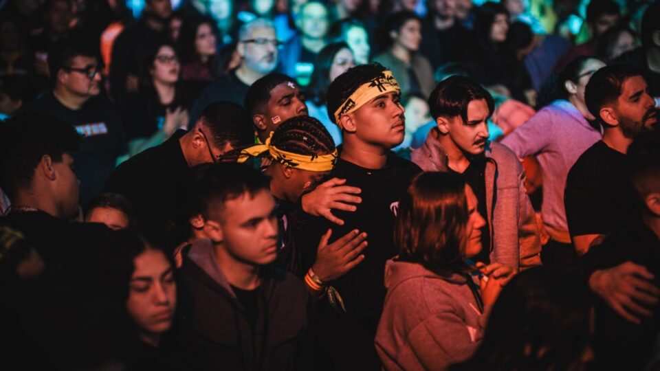 Segunda noite do Campori Fortes no RS motiva jovens a permanecerem firmes em Deus diante dos desafios