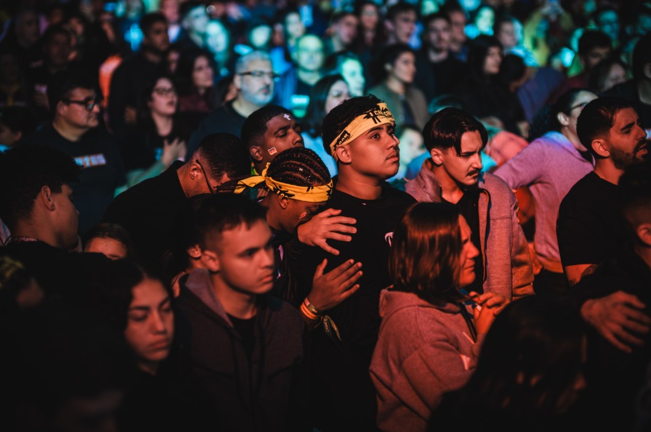 Segunda noite do Campori Fortes no RS motiva jovens a permanecerem firmes em Deus diante dos desafios