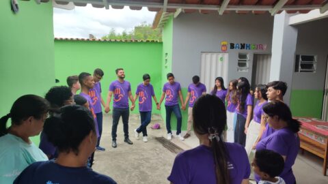 "Voltamos transformados", diz adolescente após missão em Jordânia
