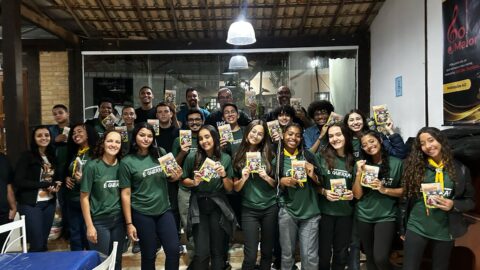 Adolescentes em missão transformam realidade em Serra do Matoso, RJ