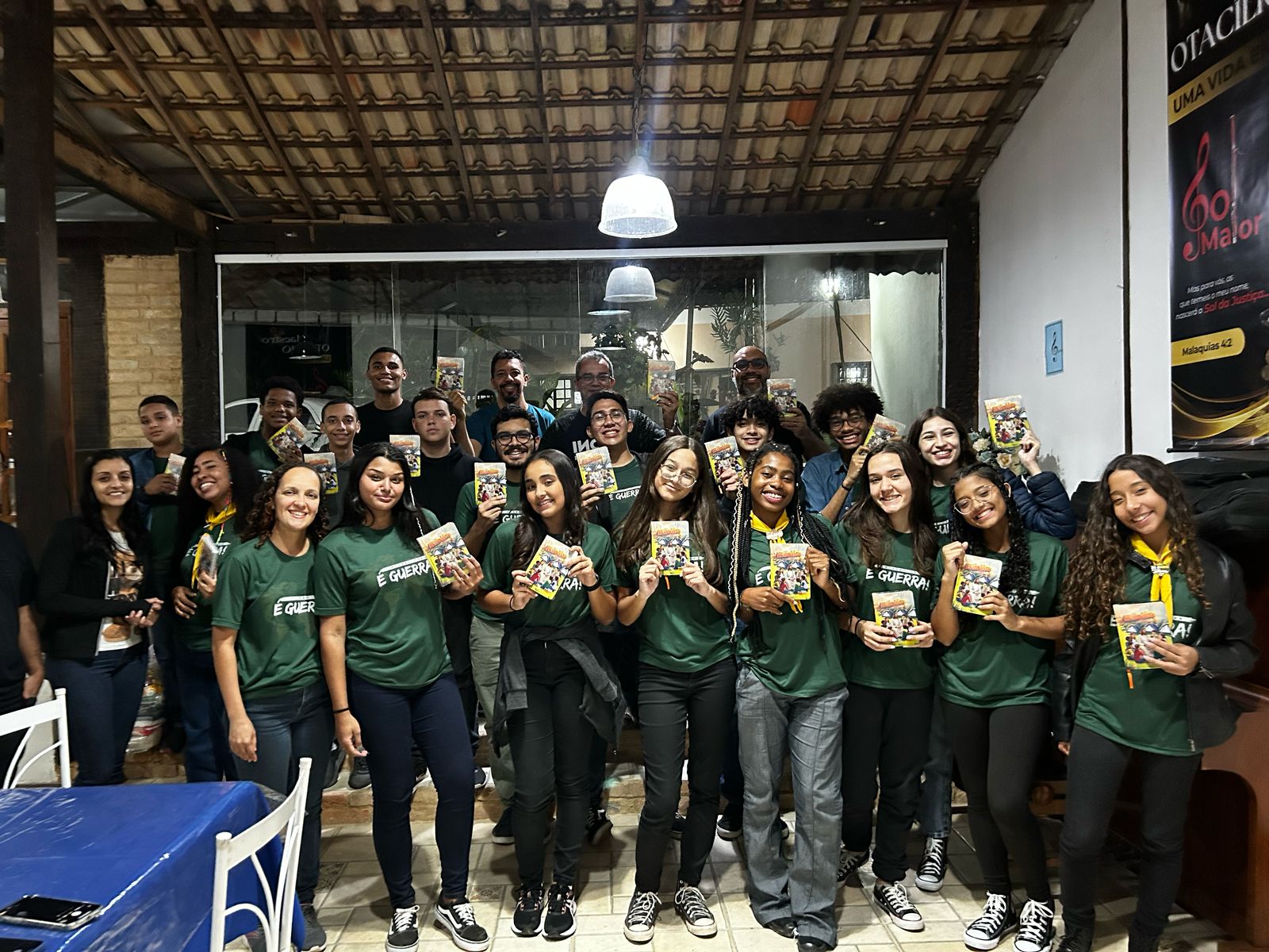 Adolescentes em missão transformam realidade em Serra do Matoso, RJ