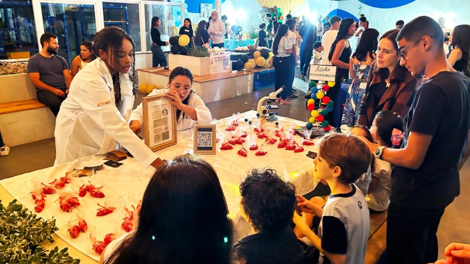 Com criatividade e engajamento, alunos transformam teoria em soluções para o mundo real. (Foto: divulgação) 