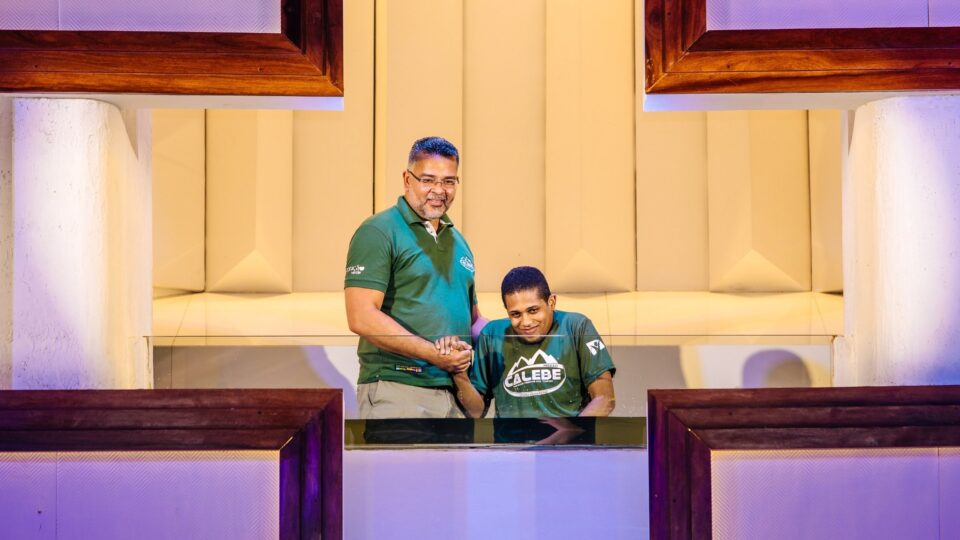 Mais que um projeto, uma vida dedicada. O batismo sela a decisões e o compromisso ao lado de Cristo. (Foto: Everton Ferreira)