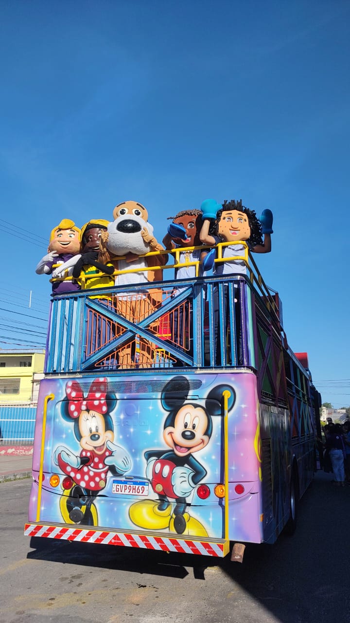 Desfile com carreta para promover o Quebrando o Silêncio em Cobilândia (Foto: arquivo pessoal) Por que a internet se tornou tão perigosa?