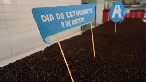 Colégio Adventista de Cariacica comemora o Dia do Estudante com bolo de 8,1 metros