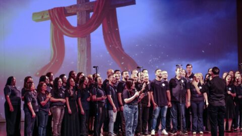 Musical “Imerecida Graça”: celebração de uma década levando fé e solidariedade