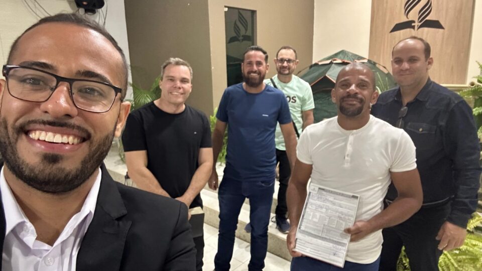 João Paulo escolheu reafirmar sua fé por meio do batismo, marcando um novo capítulo em sua caminhada com Deus (Foto: Felipe Nobile)