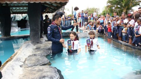 Batismo marca segundo dia do Aventuri “amigos de Jesus” no norte de Minas Gerais