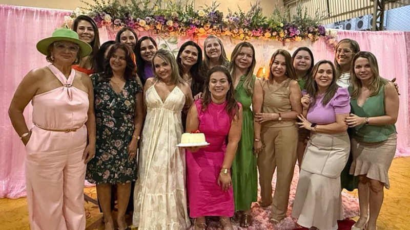 Poliana com amigas