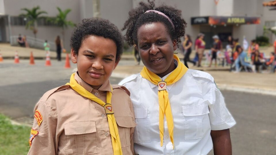 Mãe e filho participam do Campori Forjados, encontro regional que marcou sua decisão espiritual (Foto: Arquivo pessoal)