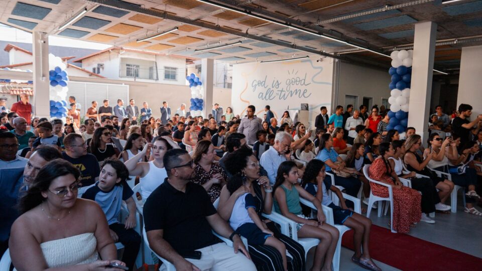 Momento aconteceu antes do tour pela novo colégio
(Foto: Matheus Amaral)