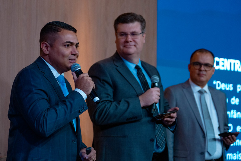Da esquerda para a direita: pastor Fernando Júnior, pastor Hiram Kalbermatter e pastor Wilian Ferreira. (Foto: Thalles Paixão)