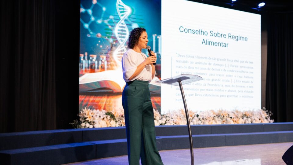 Nutricionista Eunice Chaves, em uma de suas palestras durante a Convenção. (Foto: Matheus Amaral)