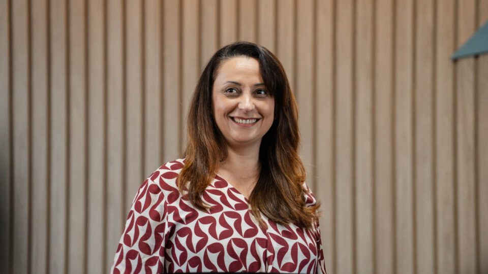 Angélica é apresentada ao casais antes de iniciar sua palestra. (Foto: Matheus Amaral)