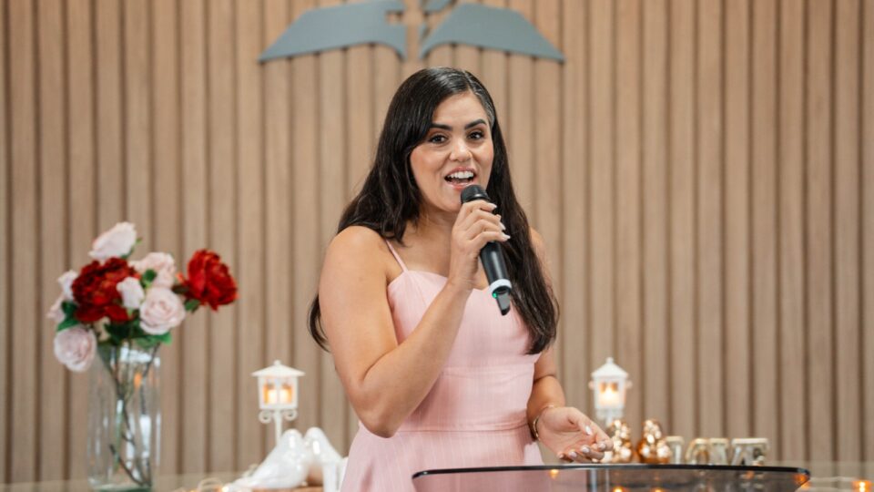 Tatiany dando orientações sobre o planejamento para o grande dia. (Foto: Matheus Amaral)