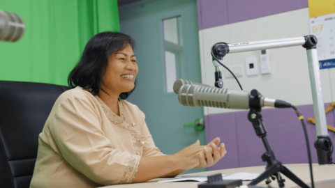 A mulher por trás do rádio