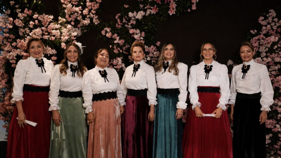 A apresentação artística utilizou elementos visuais e bíblicos para transmitir a mensagem de restauração, esperança e salvação em Cristo. (Foto: arquivo pessoal)