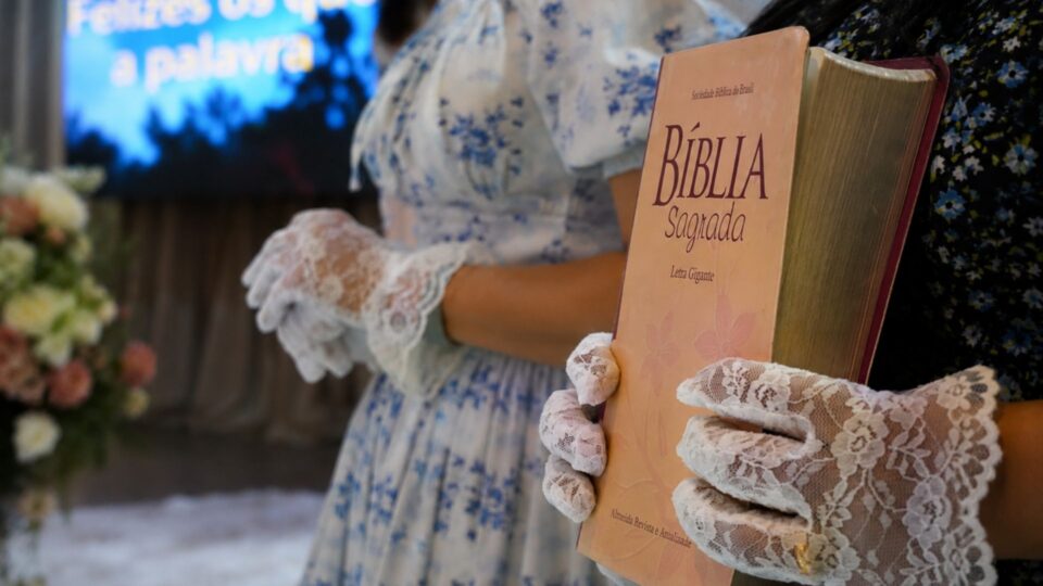 A Bíblia simbolizou o propósito missionário do evento: compartilhar esperança e transformar vidas. (Foto: arquivo pessoal)