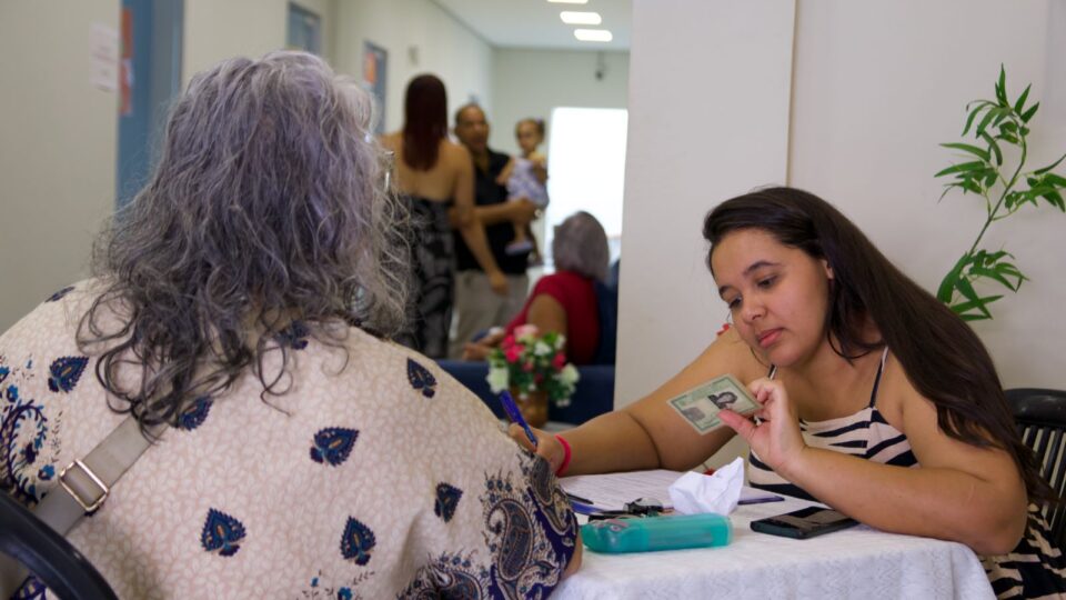 Além dos atendimentos, as participantes receberam informações sobre autocuidado e prevenção de doenças (Foto: Ailton Neto)