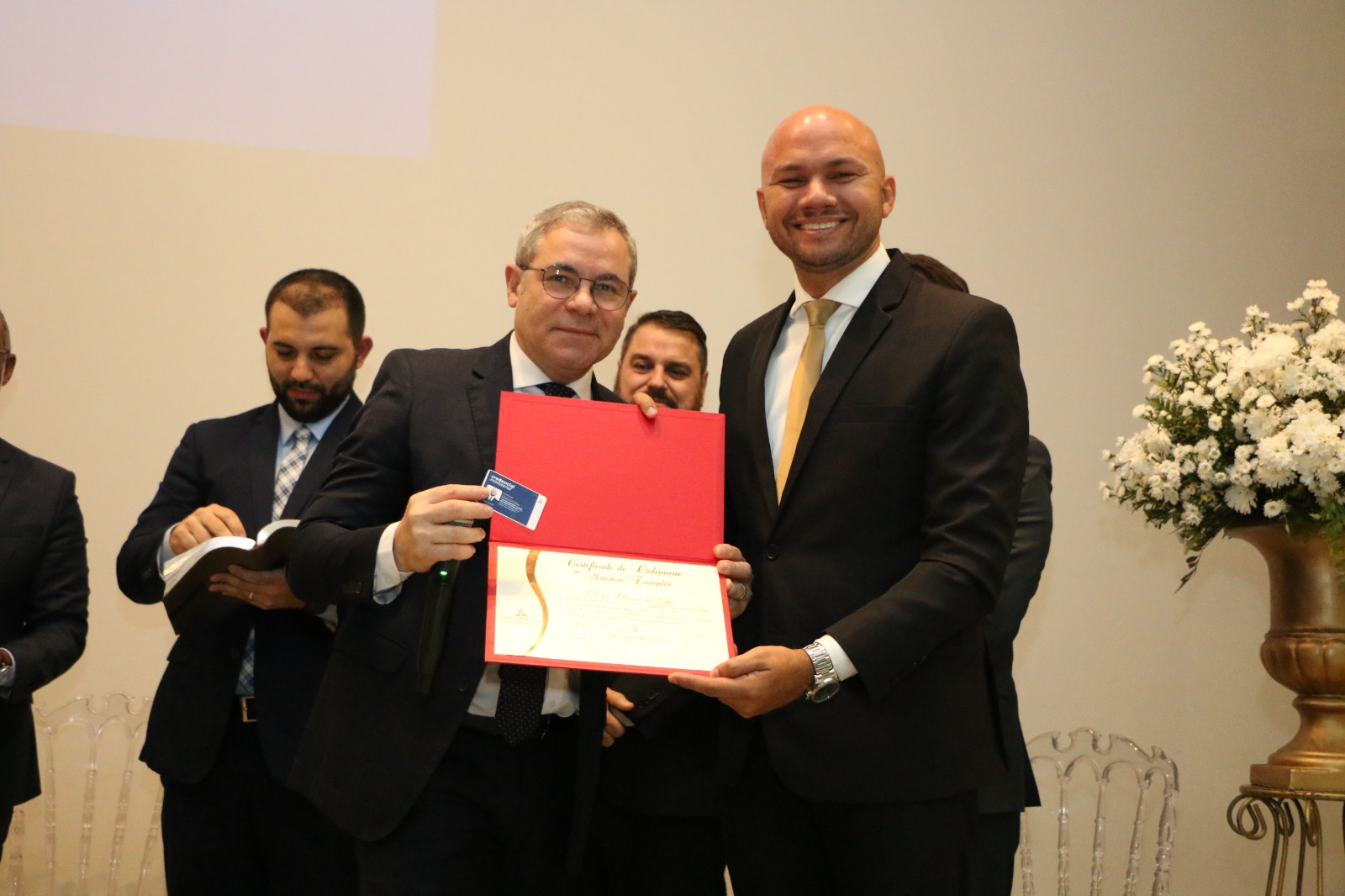 Cerimônia de ordenação confirma vocação de pastor